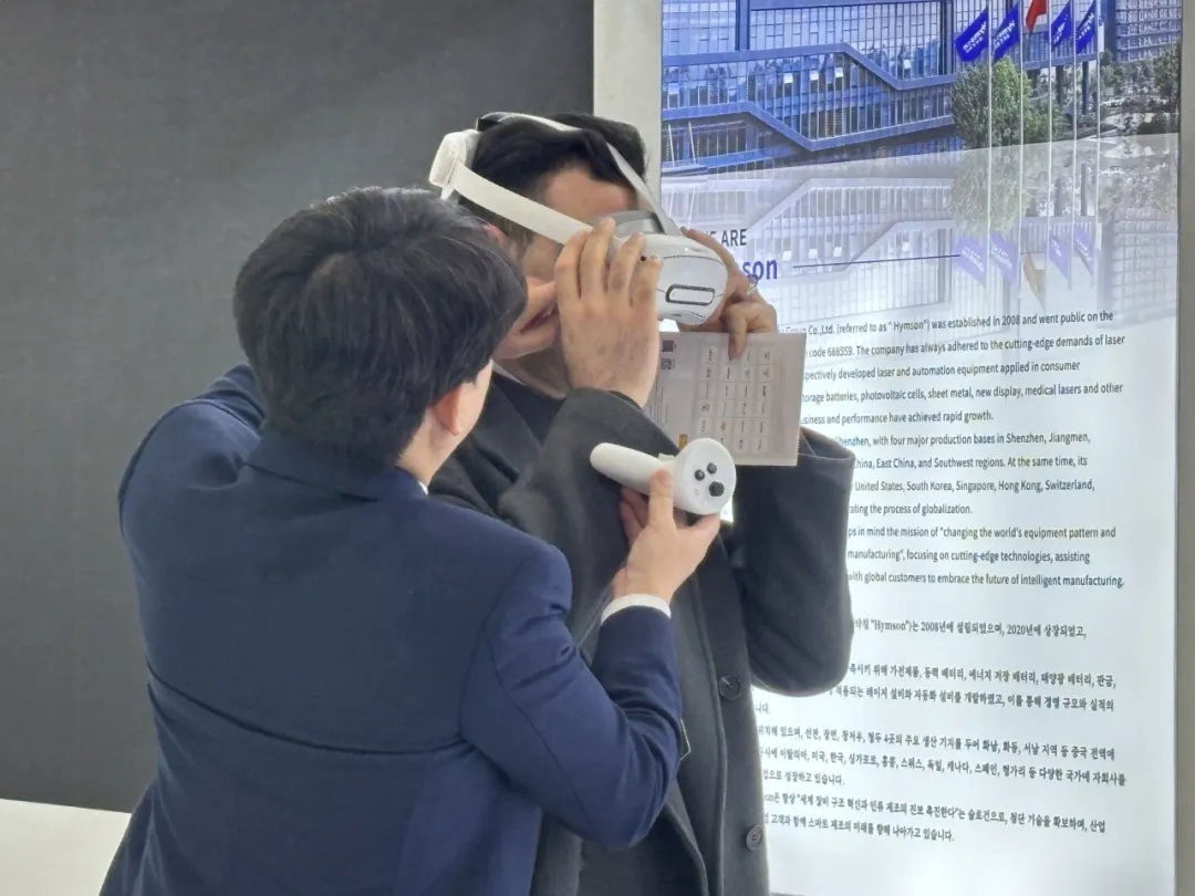 海目星在展會現場提供沉浸式產品體驗，參觀者可以直觀感受高速激光模切機和疊片電池裝配線的高效生產過程